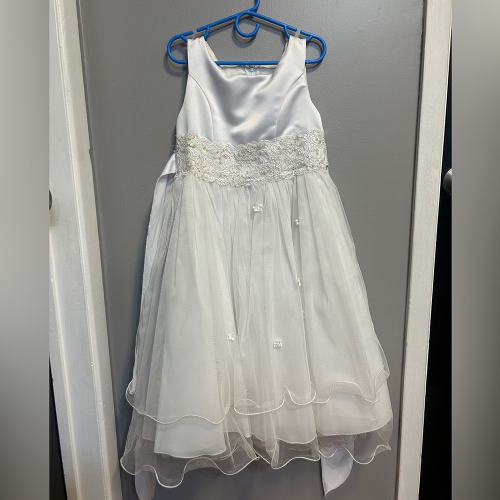 White child’s flower girl/ 1st communion dress size 5-6